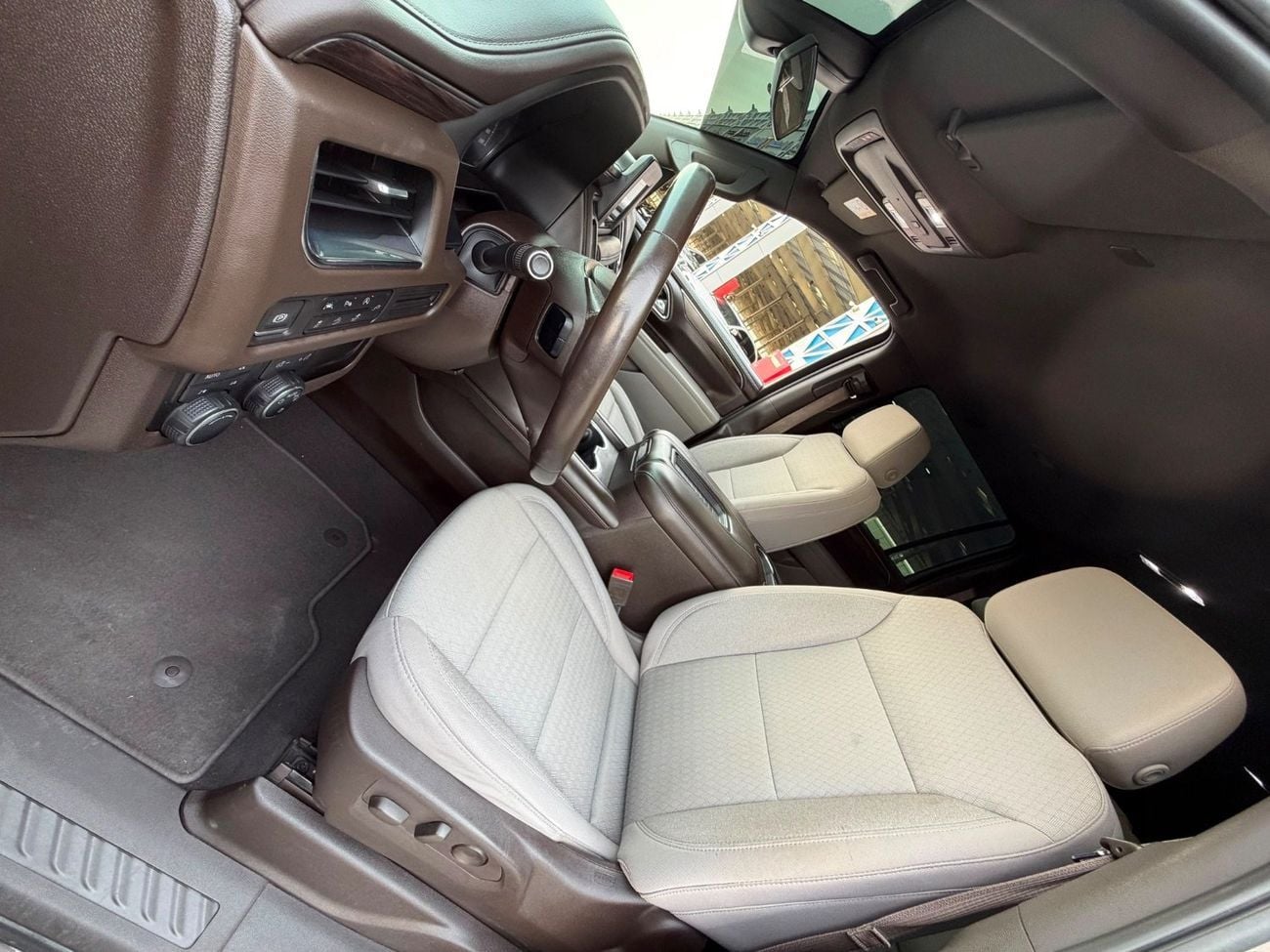 Chevrolet Suburban LS GCC FULL SERVICE HISTORY /V8 5.3L / 8 SEATERS/NEW SHAPE / Radar/ Blind Spots/ LINE ASSIST