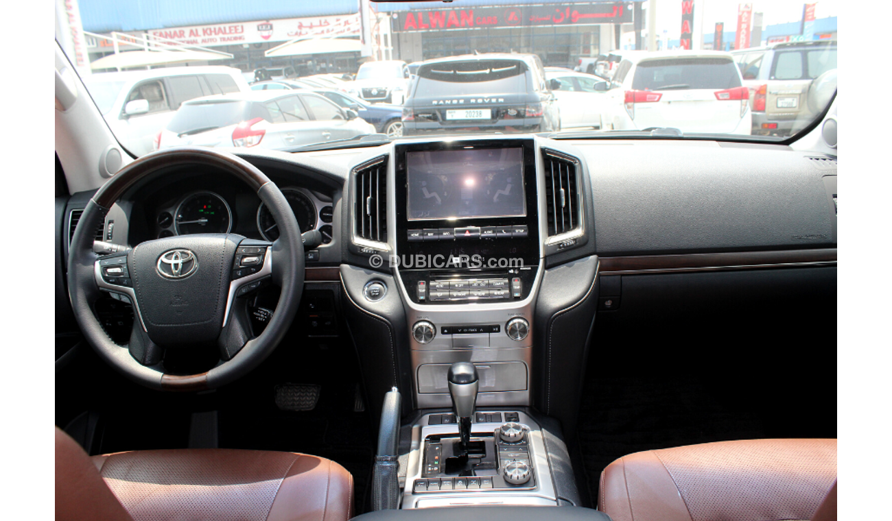 Toyota Land Cruiser (2016) VXR V8 5.7, GCC