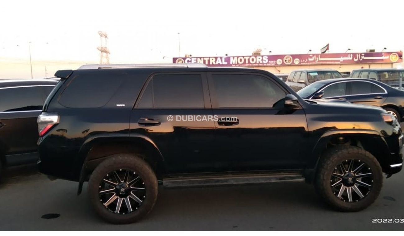 تويوتا Runner4 Toyota 4runner 6 cylinder leather seats electric seats 7 seater perfect condition
