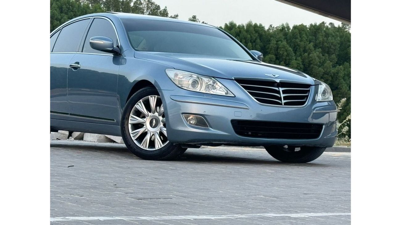 هيونداي جينيسس بحالة ممتازة من الداخل و الخارج