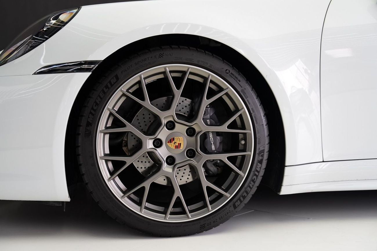 بورش 911 Carrera 4 3.0L (444 HP) Convertible