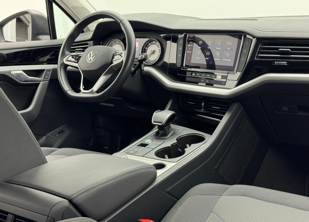 Volkswagen Touareg Trendline 3.0L 2023 Volkswagen Touareg Trendline, VW Service History, 2026 VW Warranty, Excellent Co