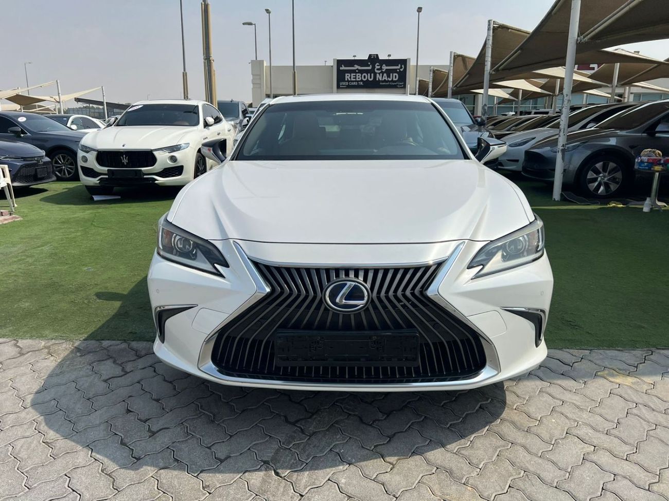 لكزس ES300h Hybrid 2.5L (214 HP)