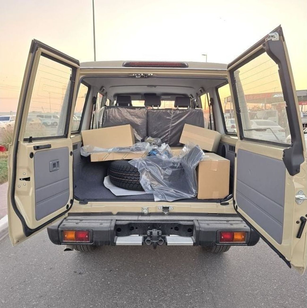 Toyota Land Cruiser 70 2025 Toyota LC76 4.0L Mid Option