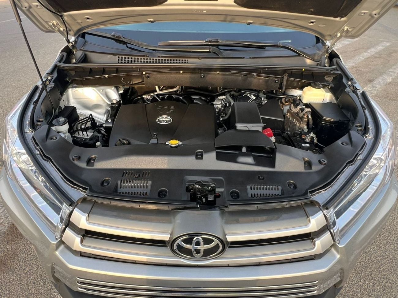 Toyota Highlander LE (NON GCC) 2017 Toyota Highlander - MidOption - 3.5L V6 - Full 7 Seater - Trunk Auto
