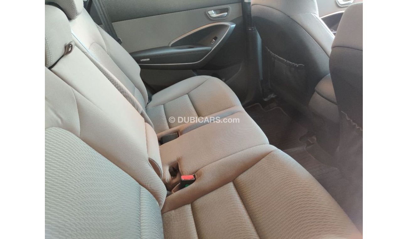 Hyundai Santa Fe 2015 V6 GCC specs grand Santa Fe 3.3 ltr 2nd options