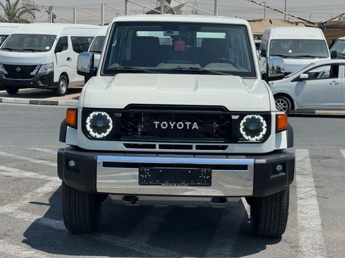 Toyota Land Cruiser 70 2025 TOYOTA LAND CRUISER LC76 HARD TOP, 4L, PETROL, A/T, 4WD, WHITE/BEIGE