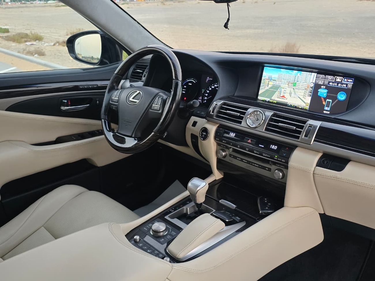 لكزس LS600h L 5.0L