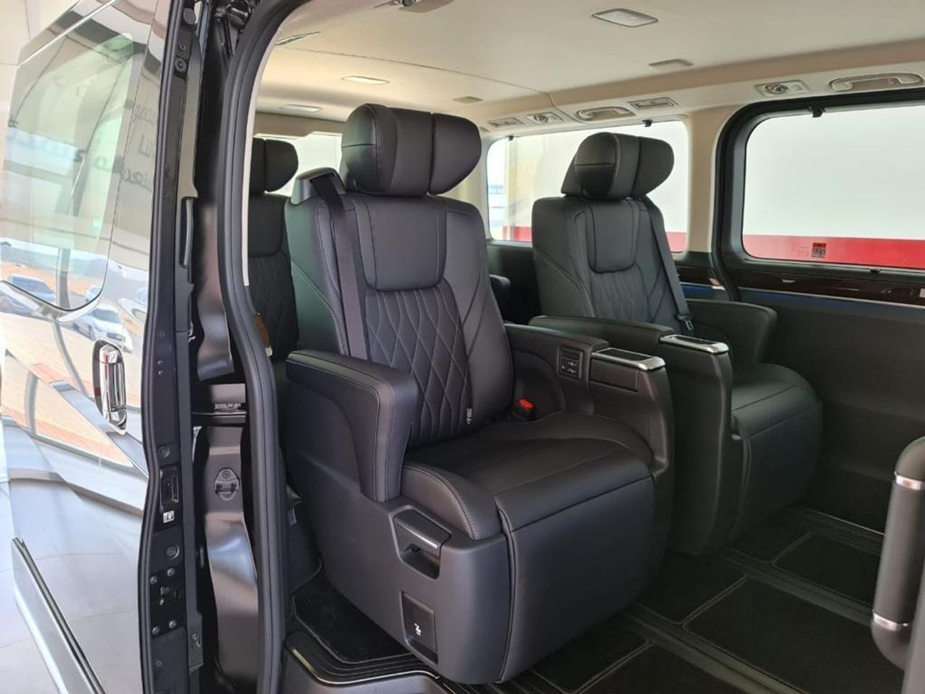 Toyota Granvia 3.5L Premium