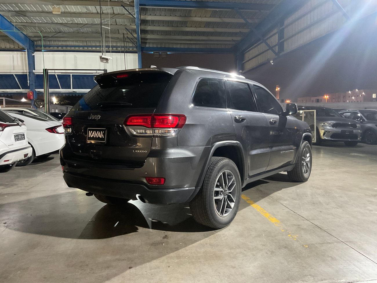 جيب جراند شيروكي Laredo | شامل الضمان | 0 ﺪﻔﻋﺓ ﺃﻮﻟﻯ