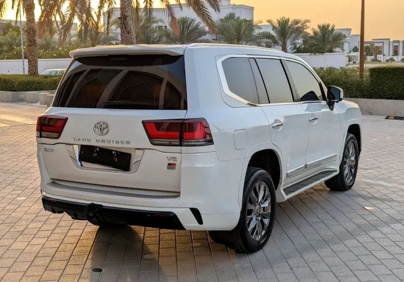 تويوتا لاند كروزر Toyota landcruise 2015Model GXR Top Full option Facelifted 2026 4.0L v6 petrol Engine Colour White p