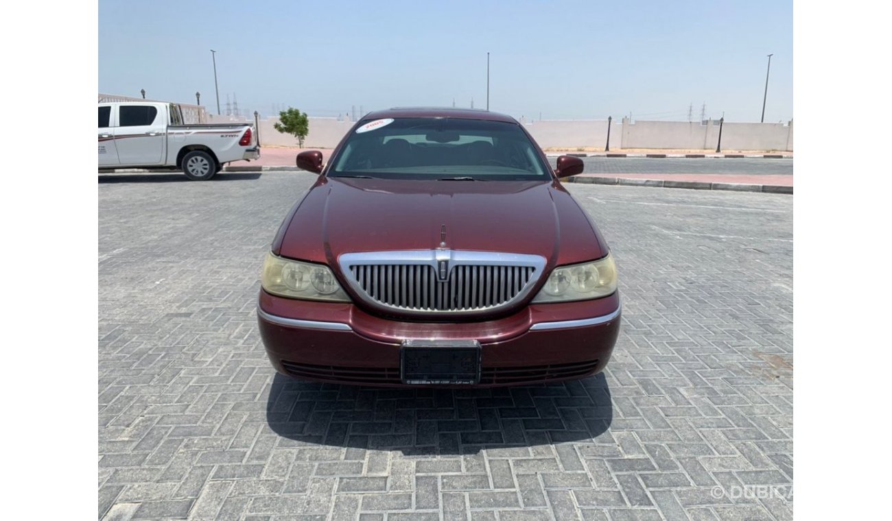 لنكن تاون كار موديل 2004 وارد امريكا فل اوبشن 8V ماشية 291000km