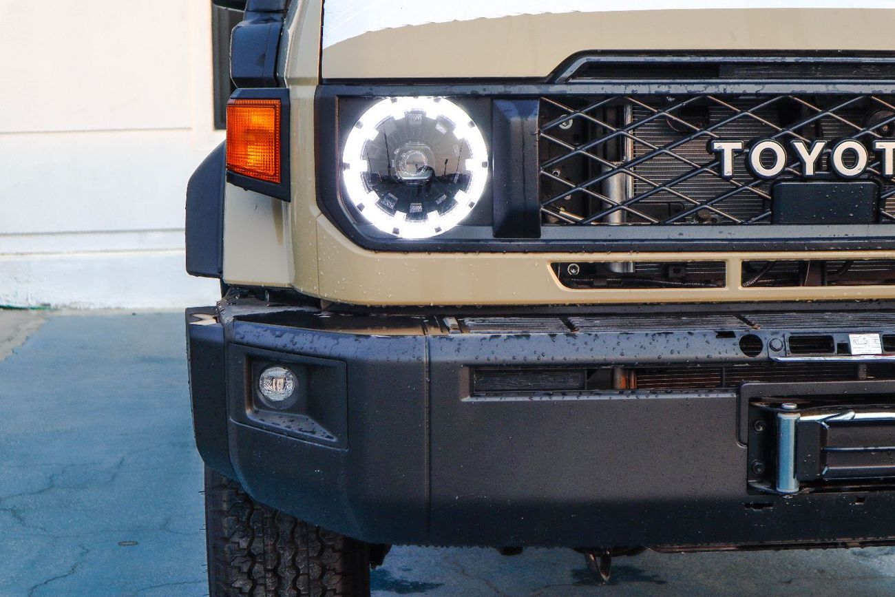 تويوتا لاند كروزر بيك آب Std 4.0L Double Cab Utility 4WD