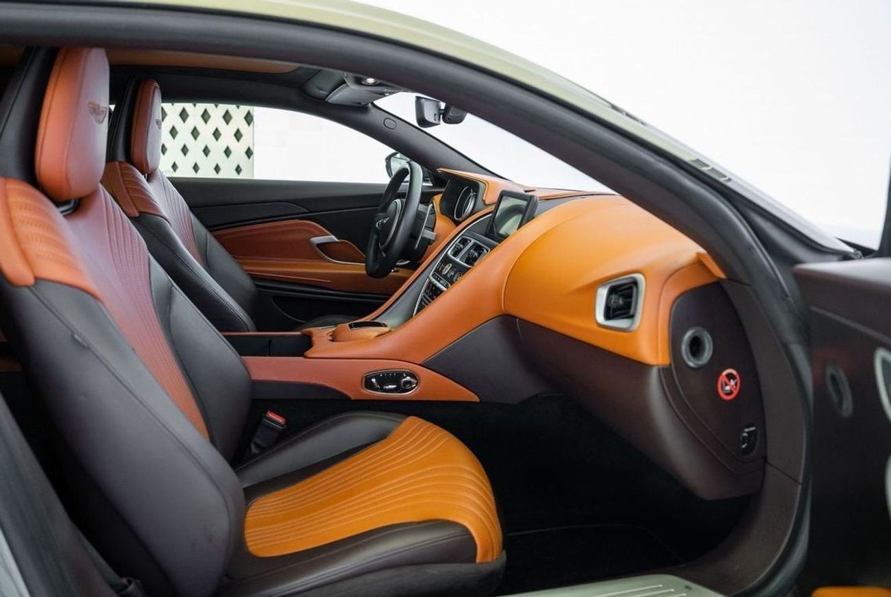 أستون مارتن DB11 Std 4.0L