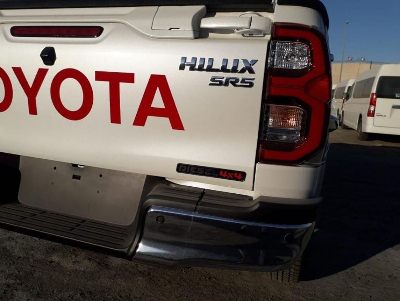 تويوتا هيلوكس Toyota Hilux 4x4 Double Cabin 2.4L Diesel AT full option 2022YM