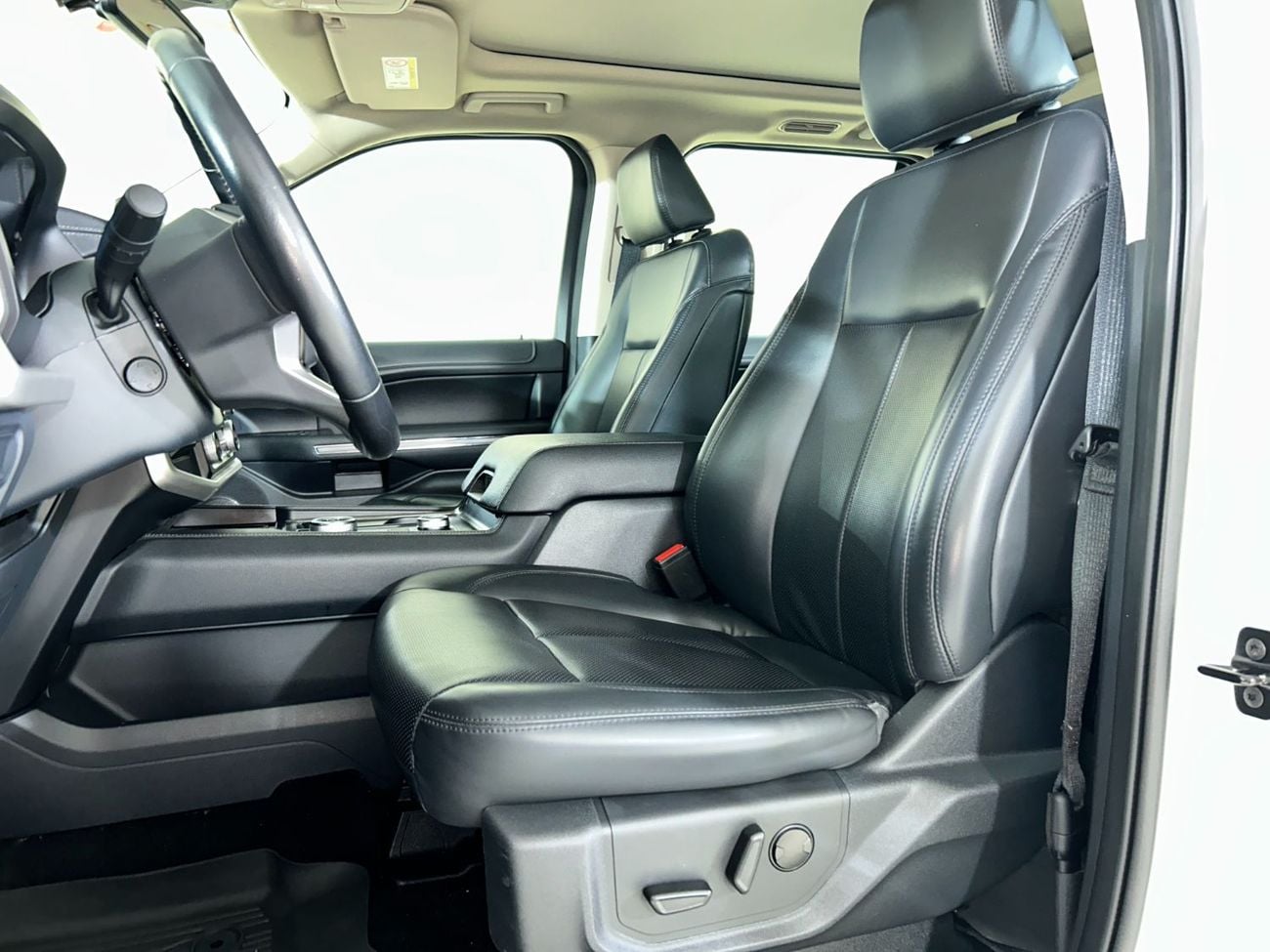 فورد إكسبيديشن XLT XT222 / AL TAYER MOTORS AL QOUZ SHOWROOM