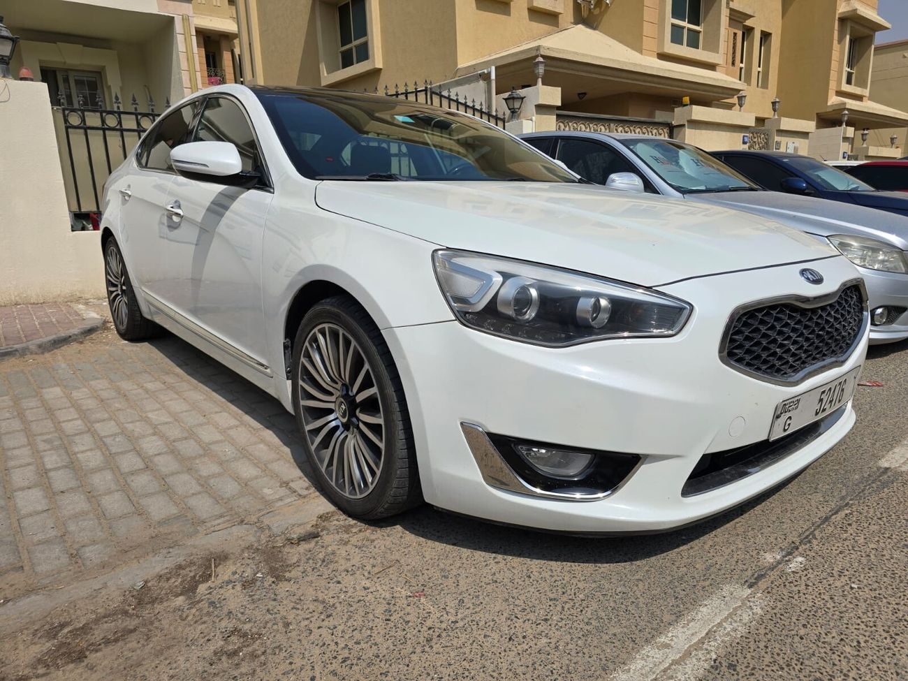 Kia Cadenza Premium, Full Options with a Panoramic Sunroof