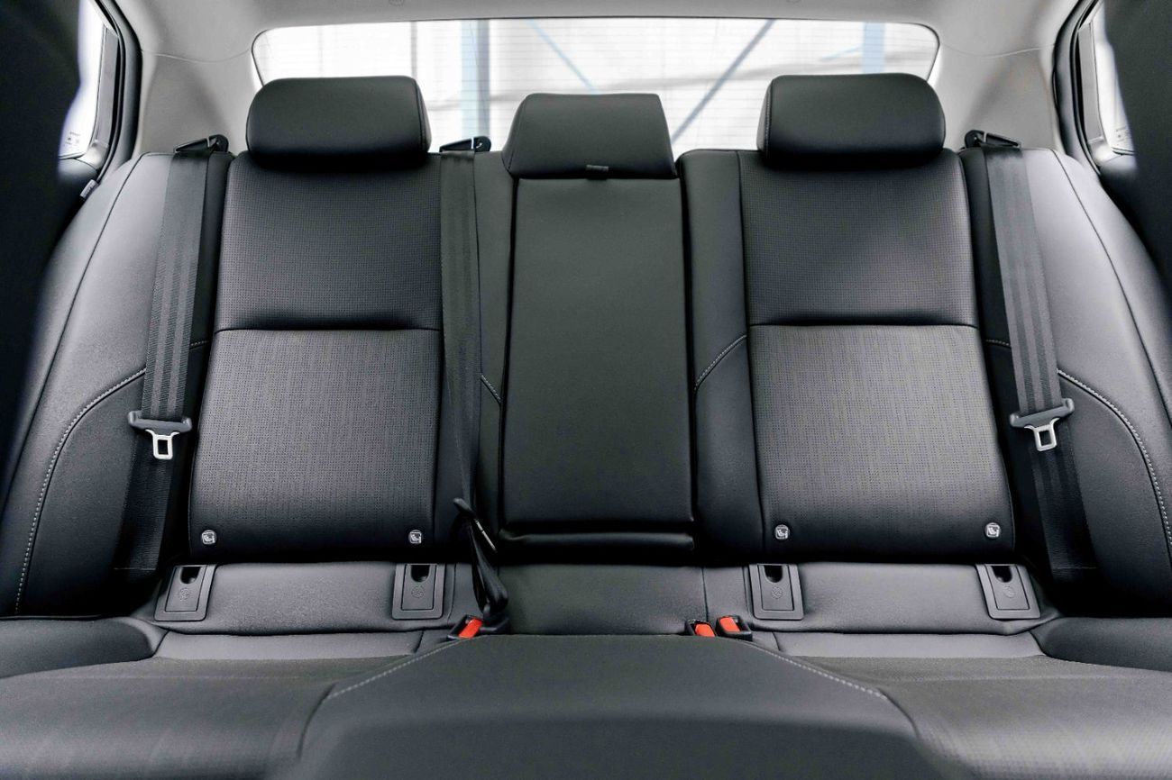 تويوتا كامري Premium 2.5L - Hybrid - White Inside Black | Export Only