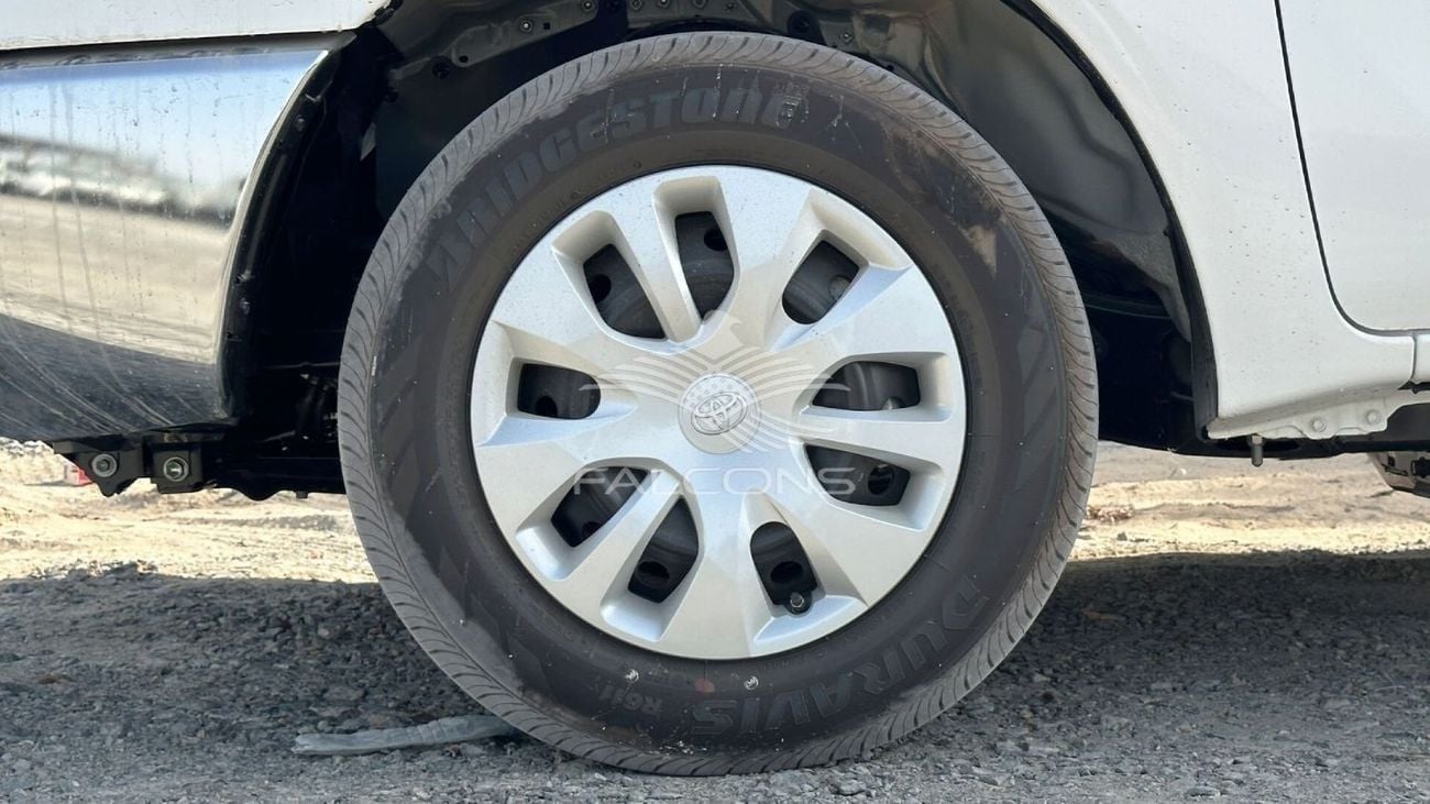 Toyota Hilux 2.4L V4 DC-2WD-GLX-MT