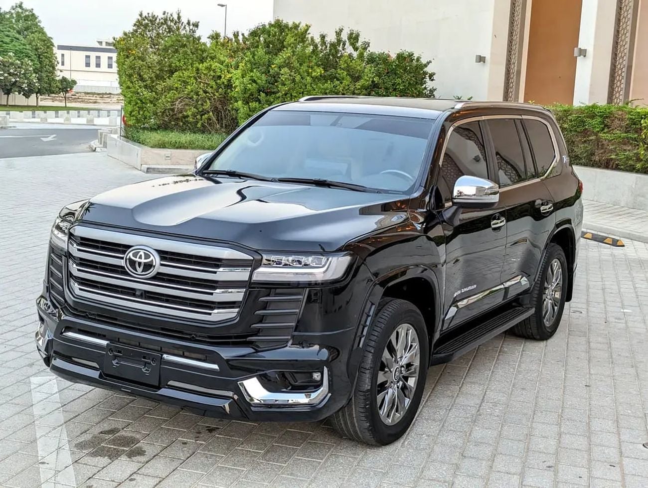 Toyota Land Cruiser GXR FACELIFTED WITH INTERIOR AND EXTERIOR V6 4.0L IN PERFECT CONDITION