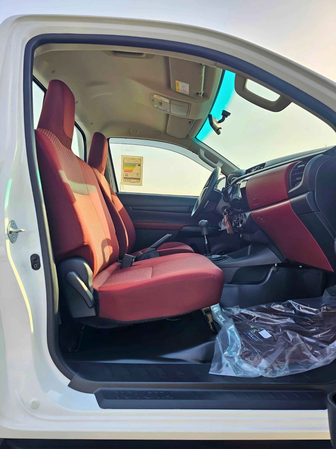 Toyota Hilux GL 5 + 2 HOOKS LONG BODY / 2.4L DIESEL M/T / PWR WINDOWS (CODE # DMSC)