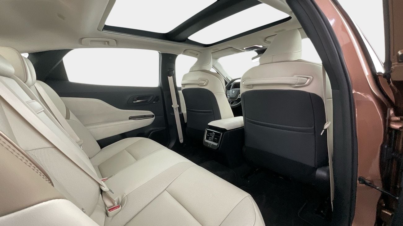 تويوتا كراون 2.4 HEV LTD AUTO PLATINUM RA | شامل الضمان | 0 ﺪﻔﻋﺓ ﺃﻮﻟﻯ