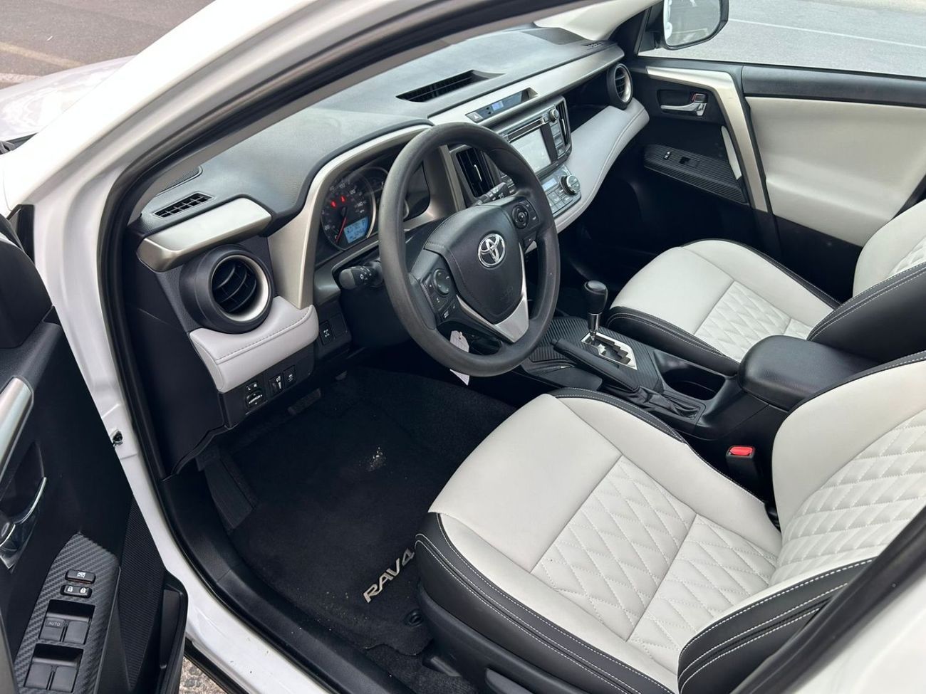 Toyota RAV4 2015 Toyota Rav4 2.5 L V4 Rear Camera - Sunroof - Leather Seat //