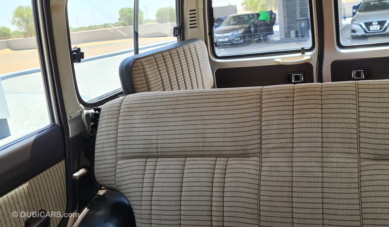 تويوتا لاند كروزر 70 GX