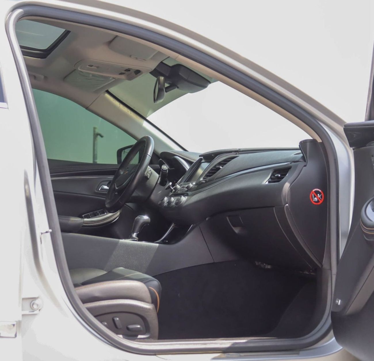 Chevrolet Impala Chevrolet impala 2019 original paint full option, GCC accident-free, in excellent condition, 1198 p.