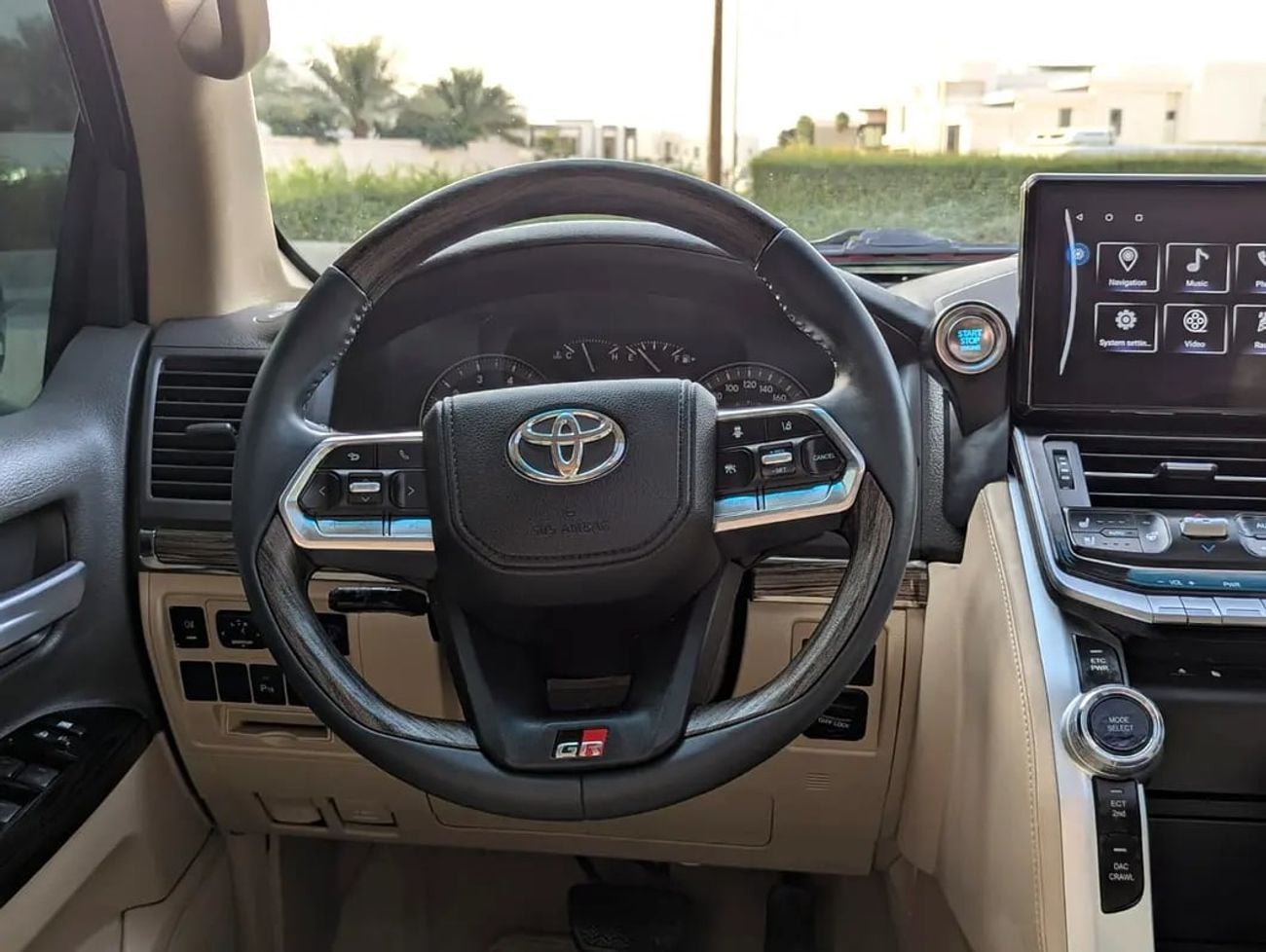 Toyota Land Cruiser GXR FACELIFTED FULL OPTION GXR V6 4.0L IN EXCELLENT CONDITION