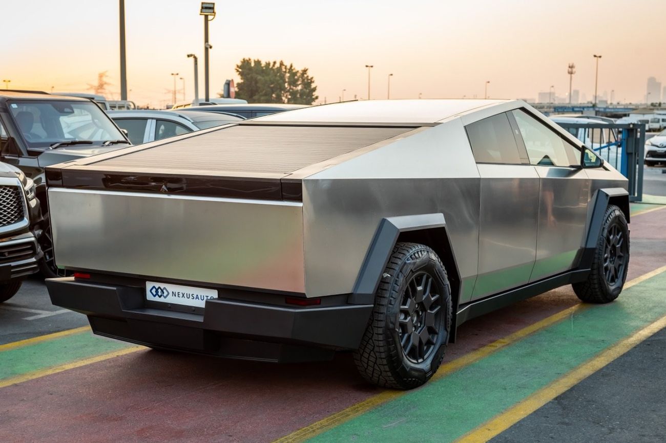 Tesla Cybertruck DUAL MOTORS FOUNDATION SERIES