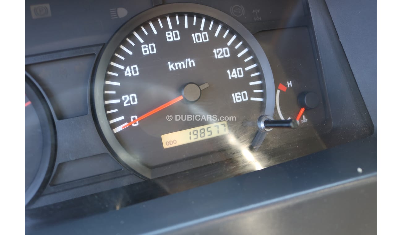 إيسوزو NPR BOX WITH TAIL LIFT 2015 PICKUP WITH GCC SPEC