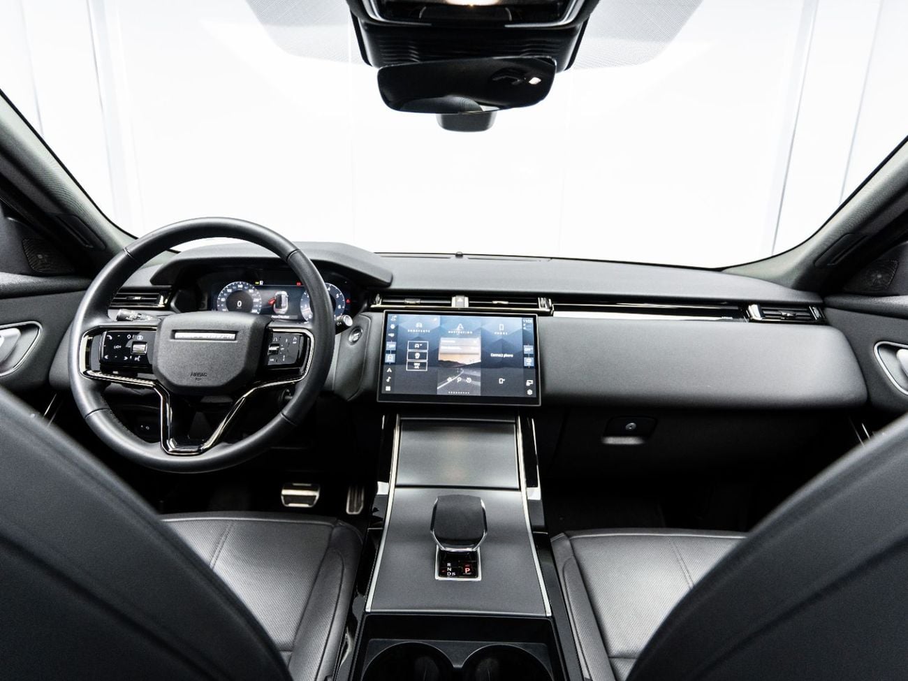 لاند روفر رينج روفر فيلار Dynamic SE P250 2.0L2025 Range Rover Velar Dynamic SE P250, 2.0L 4cyl, 4WD, 247 bhp, 8 Speed Automat