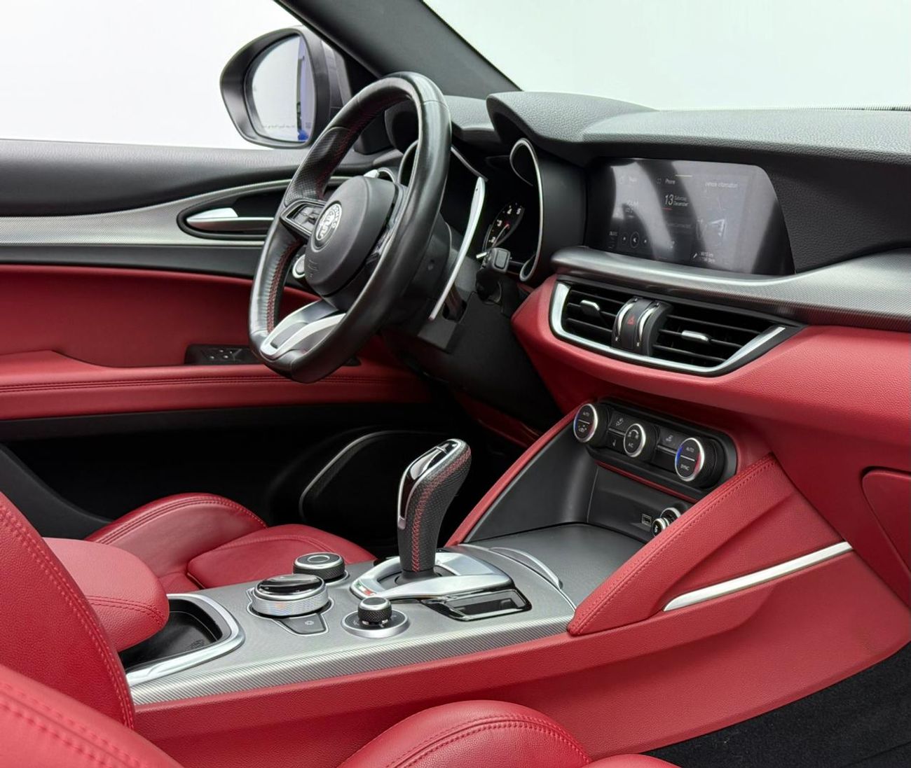 Alfa Romeo Stelvio Veloce 2022 Alfa Romeo Stelvio Q4 Veloce, 2027 Alfa Romeo Warranty + Service Pack, Fully Loaded, GCC