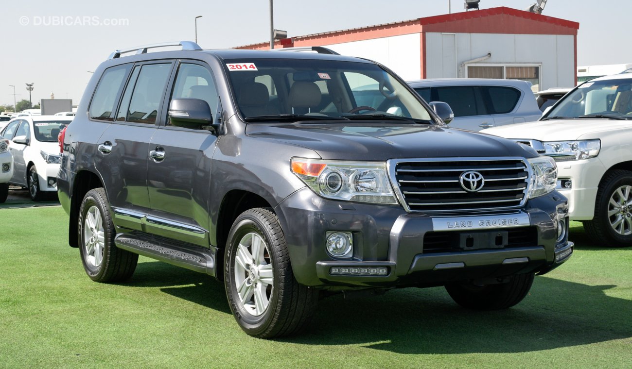 Toyota Land Cruiser GXR V8