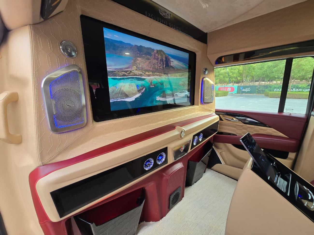 Cadillac Escalade PLATINUM 2018 VIP Edition GCC Specs | 2Keys | VIP seats | TV | Perfect condition