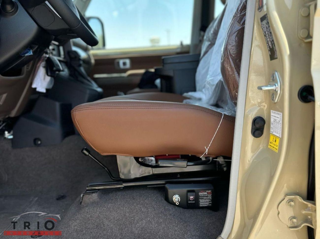 تويوتا لاند كروزر 70 2025 TOYOTA LAND CRUISER 76 SERIES 2.8L DIESEL 5 DOOR FULL OPTION WITH ALLOY WHEELS , COOL BOX , LED