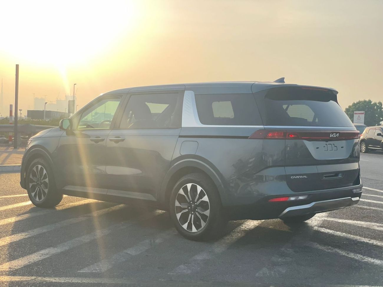 Kia Carnival 2024 Kia Carnival EX 3.5L V6 - Full Option - 8 Seater - Front & Rear Radar Sensor - Trunk / Door Ful