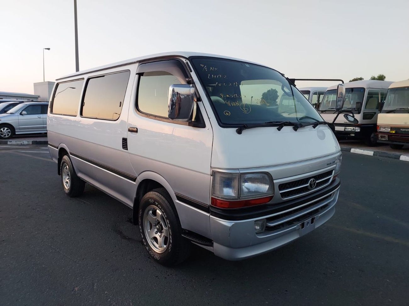Toyota Hiace TOYOTA HIACE VAN RIGHT HAND DRIVE(PM02151)