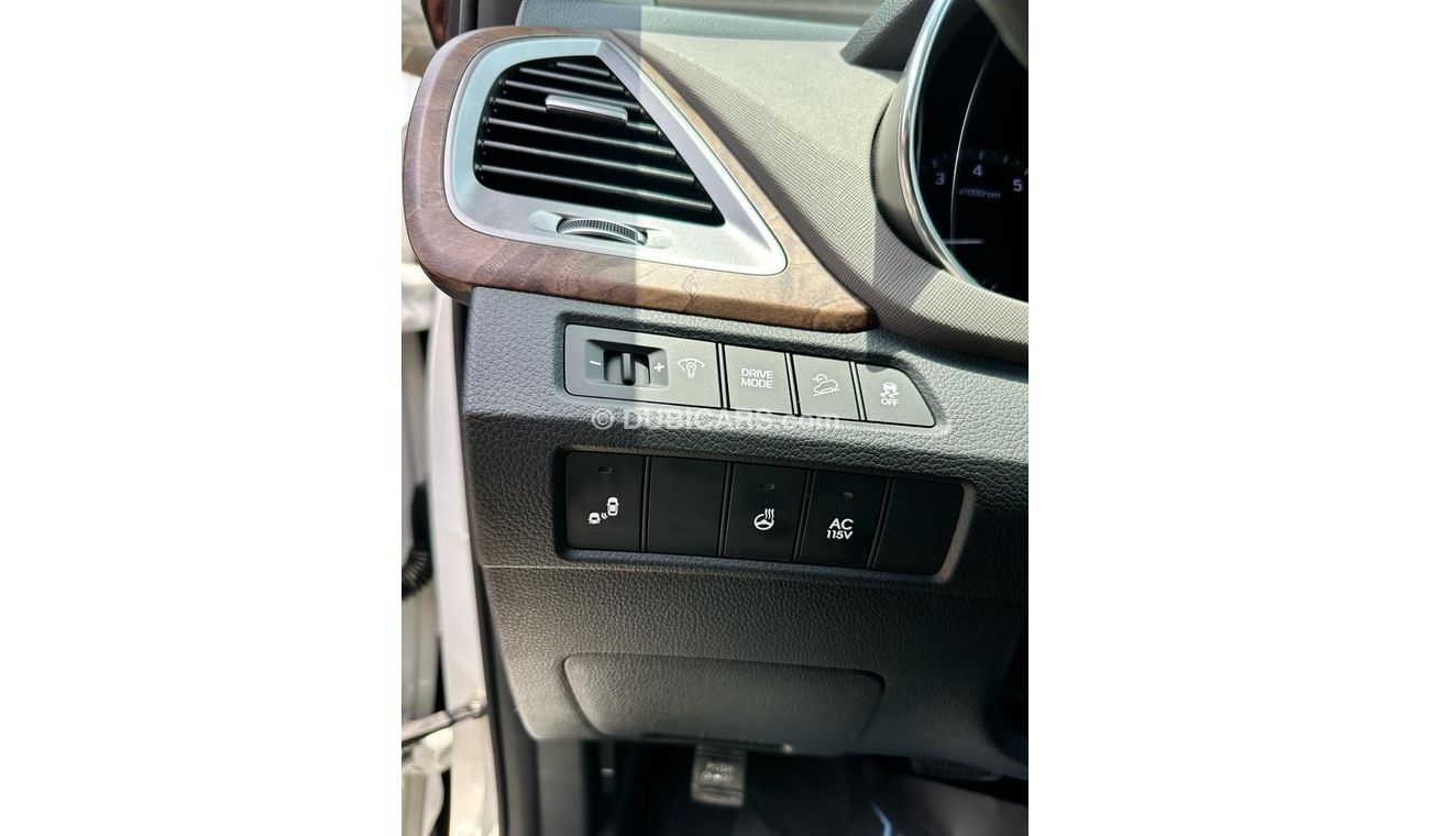 Hyundai Grand Santa Fe