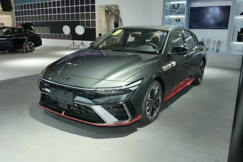 Hyundai Elantra 2023 1.5LCVT LUX Premium Edition