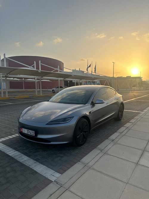 تسلا موديل 3