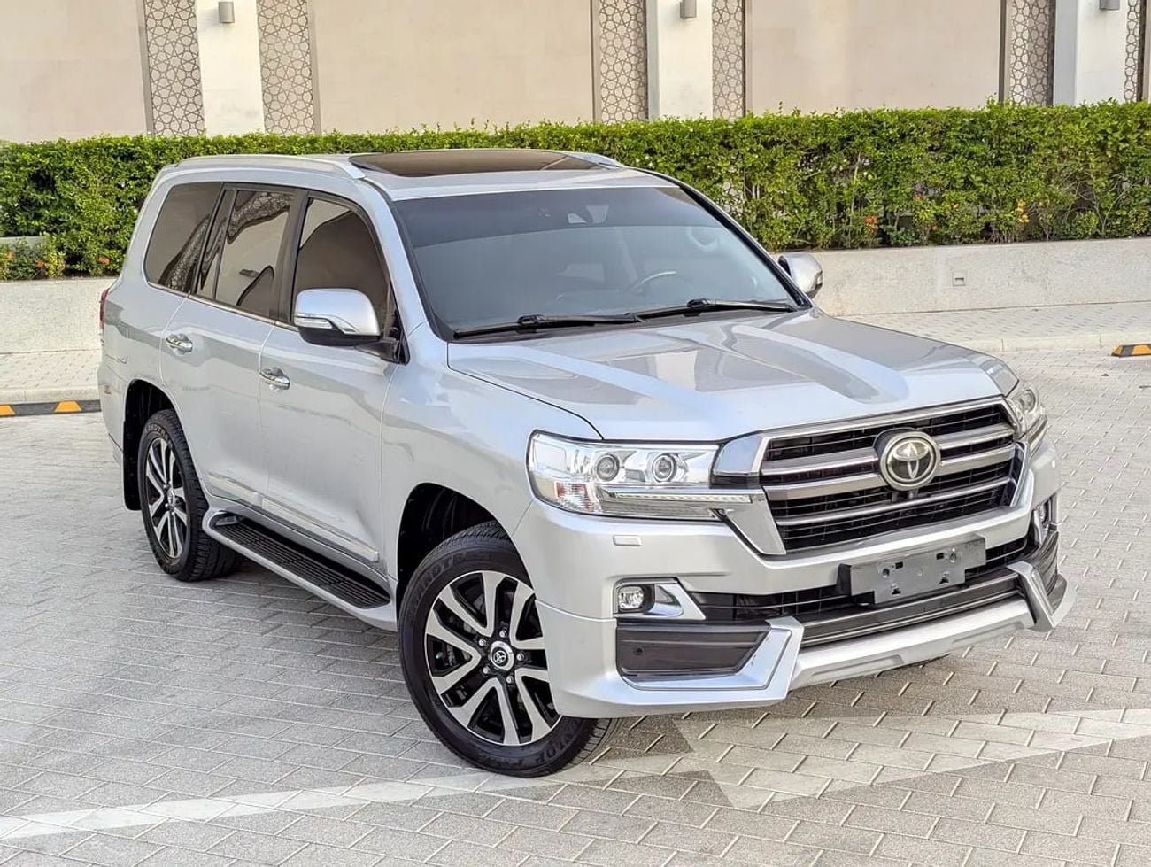تويوتا لاند كروزر VXR Grand Touring GCC V8 Full Option TOP Very Premium Condition