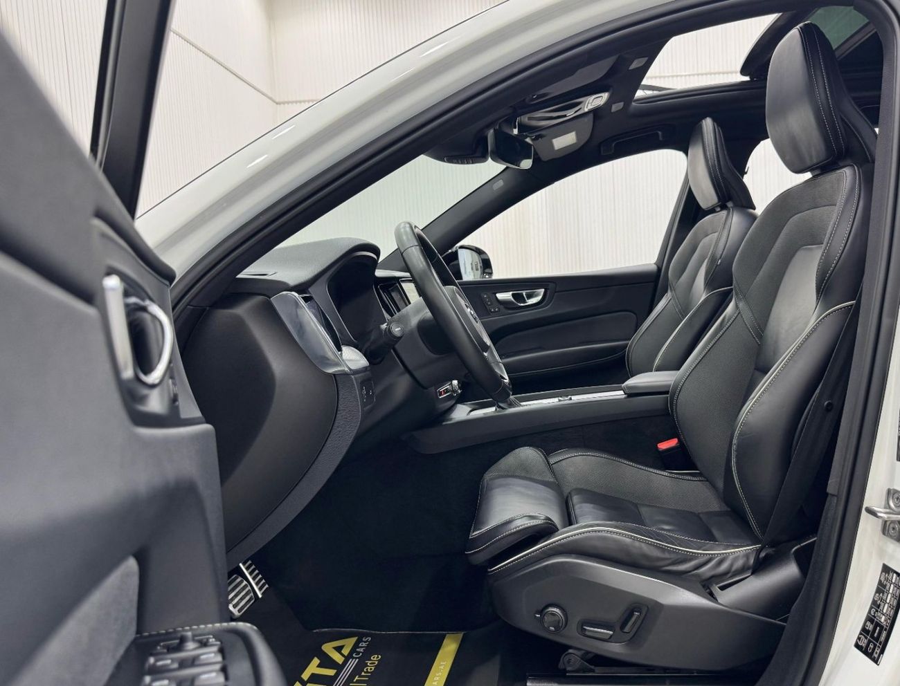 Volvo XC60 T5 R Design 2.0L 2021 Volvo XC60 T5 R-Design AWD, Warranty, Full Volvo Service History, Excellent Co