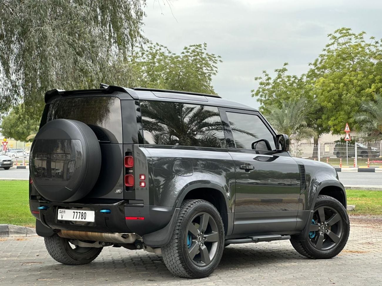 Land Rover Defender P300 90 SE 2.0L (5 Seater) DEFENDER 90 SE P300 GCC 2023 // AL TAYER WARRANTY // FSH // ORIGINAL PAIN