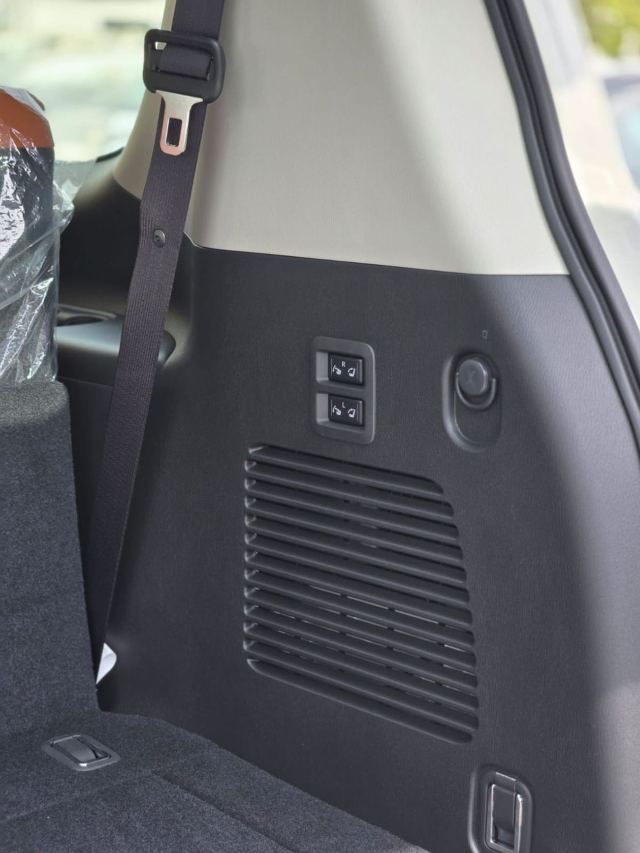 Nissan Patrol 4.0L V6 PLATINUM A/T 7 SEATER FULL OPTION