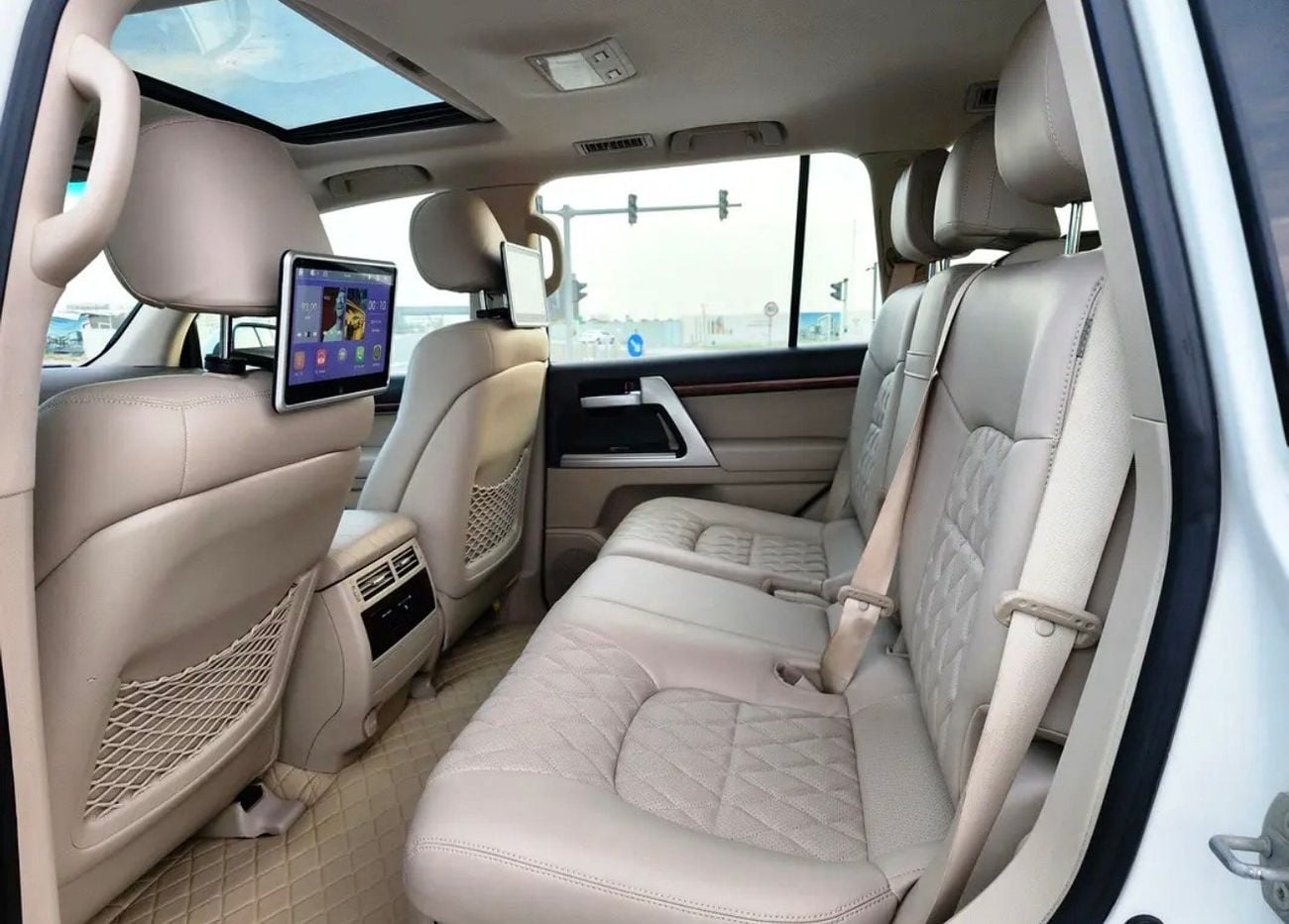 Toyota Land Cruiser GXR 2018 MODEL FACELIFT TO 2024 SHAPE EXTERIOR AND INTERIOR BOTH FULL OPTION