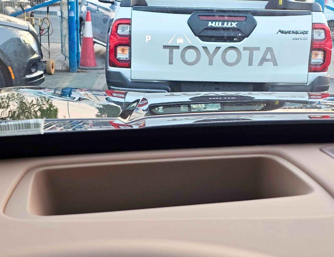 Dongfeng M Hero M817 HYBRID / 1.5L TURBO CHARGED / LARGE DISPLAY 15.6" TOUCHSCREEN / PANORAMIC ROOF (CODE#MH817H)