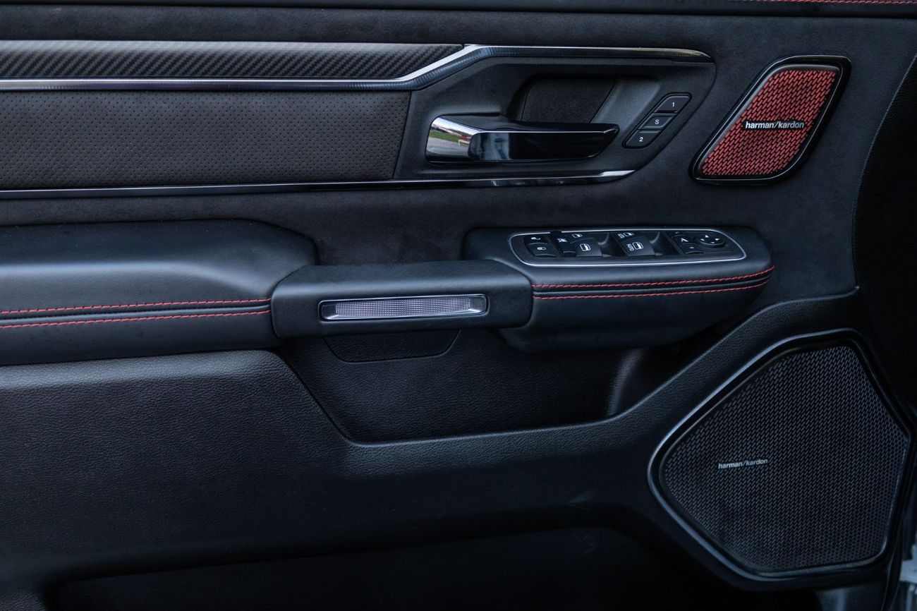 رام 1500 TRX 6.2L (5 Seater)