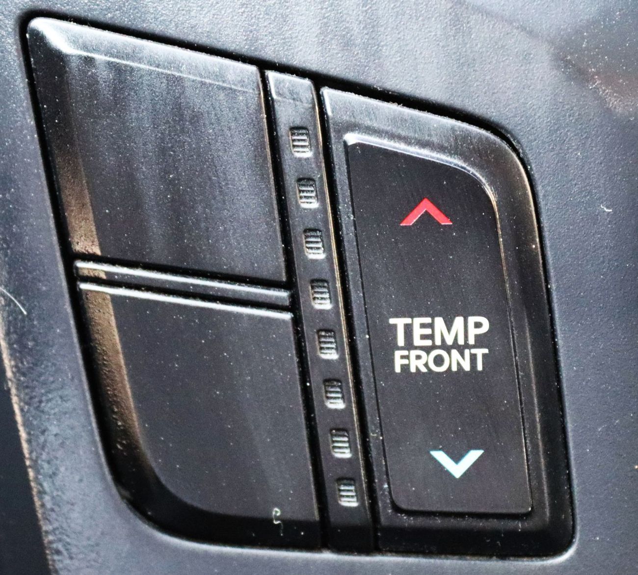 هيونداي H-1 هيونداى H-1موديل 2020 خليجى بدون حوادث  ممشى 123000 كم بمحرك 2.4Lعدد 12 مقعد بحاله ممتازه